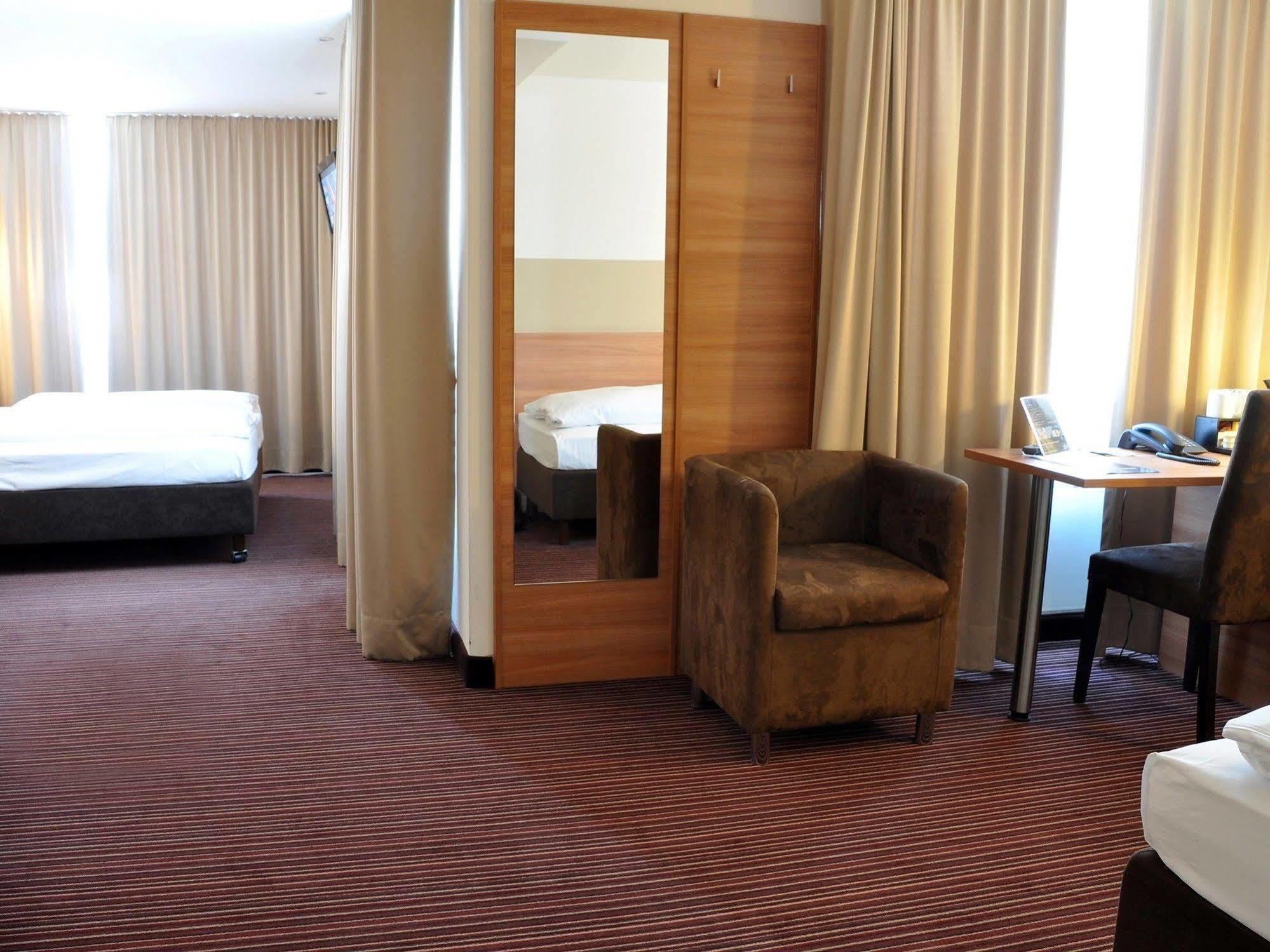 Hotel Cristal Munich Luaran gambar